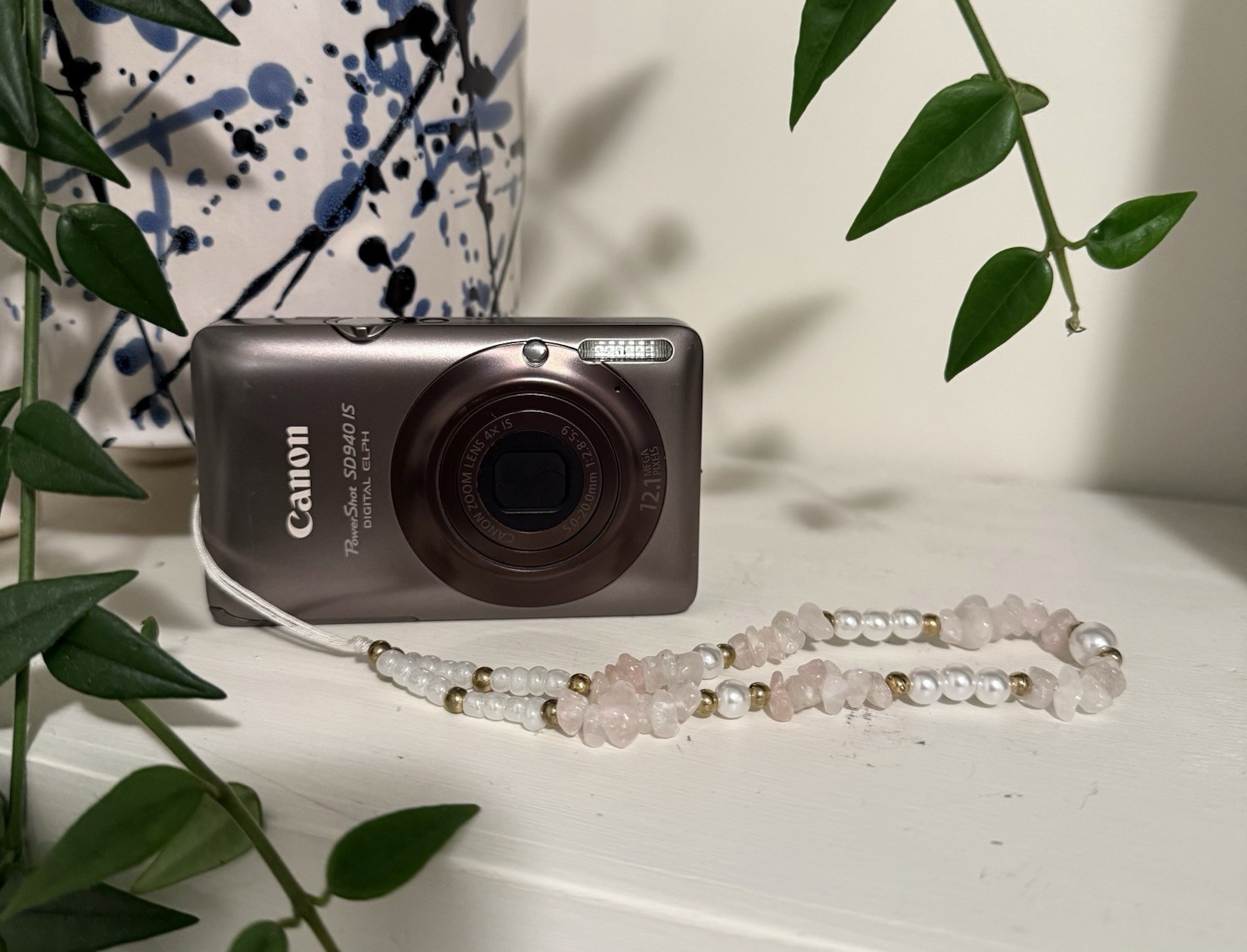 Canon Powershot sd940 is elph 12.1mp digital camera- Complete kit