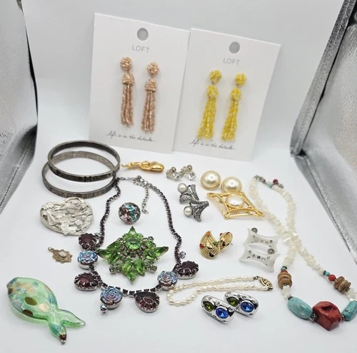 Vintage Costume Fashion Jewelry Lot 20 Nice Fun Pieces Some Signed Monet GF Avon