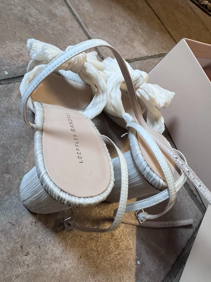 Loeffler Randall Camellia 珍珠打褶蝴蝶结高跟鞋 - 9.5 码 — 第 3/4 张图片