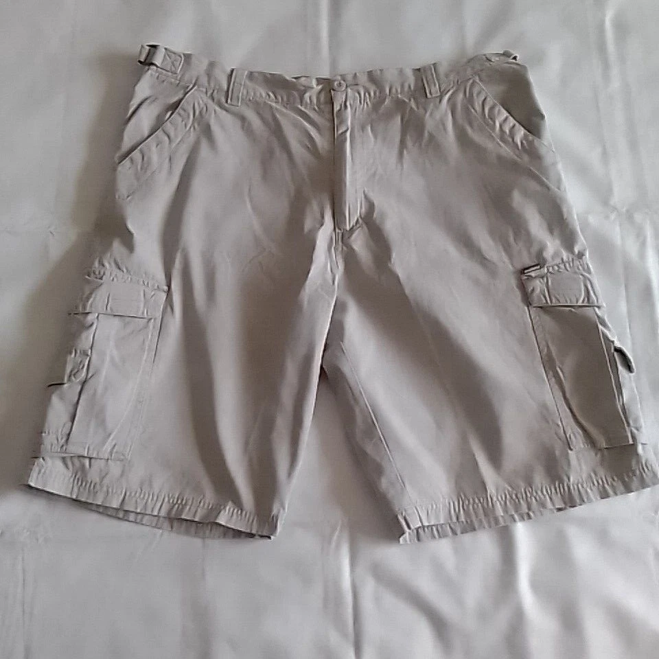HUSKI EXPLORER Men's Stone Australian Cargo Hiking Shorts Size XL - Activewear