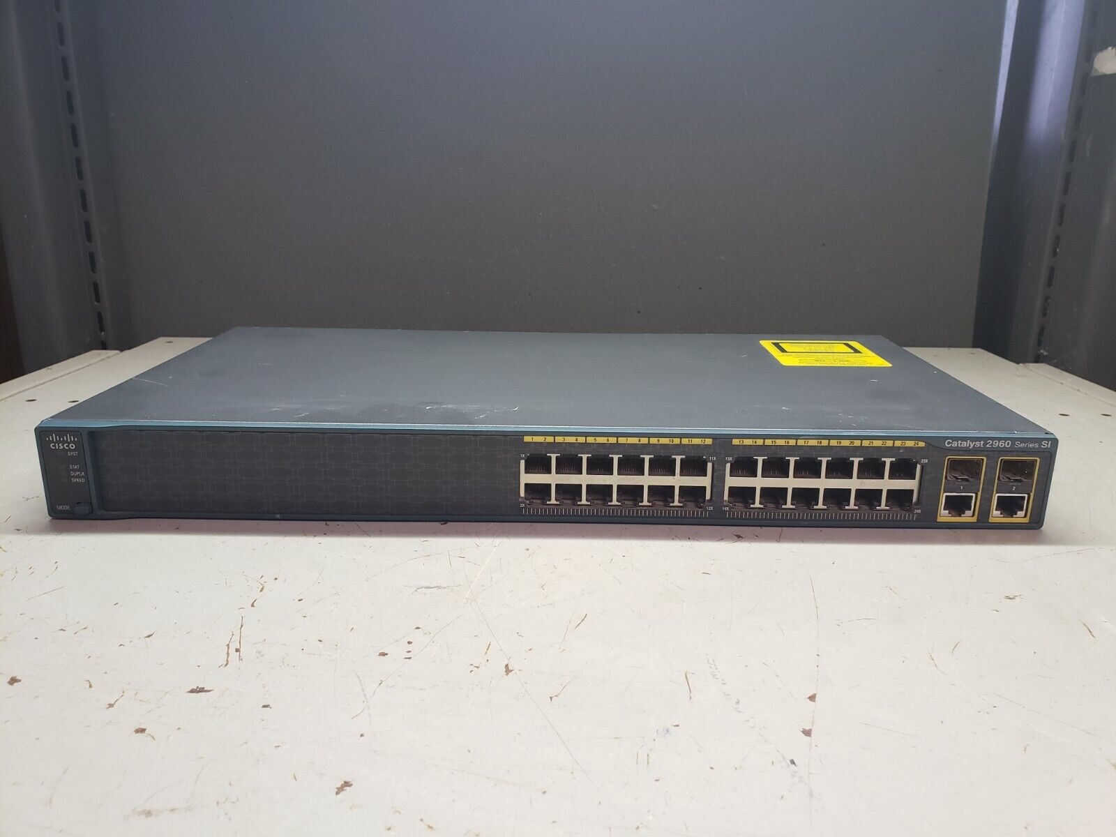 vinde Syd Husk Cisco Catalyst 2960 Series SI WS-C2960-24TC-S V06 24-Port Managed Network  Switch 882658169342 | eBay