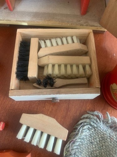 ARMADIO ROSSO iN LEGNO PER BAMBOLE TIPO MINI FURGA VINTAGE ANNI 60 - Foto 4 di 10