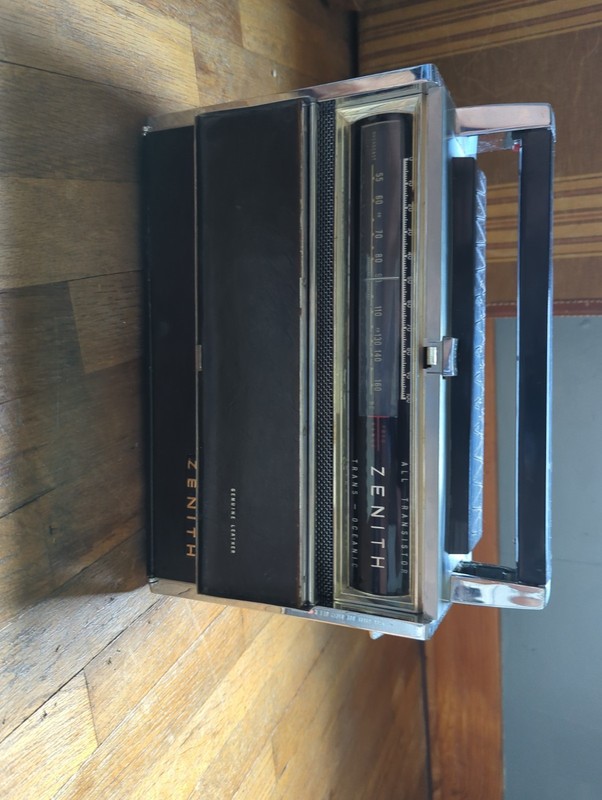ZENITH ROYAL MODEL 1000 D Transoceanic Radio. Non Workong