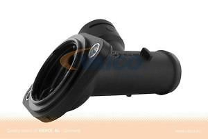 VAICO V10-2484 Flangia Refrigerante Laterale Sinistra Per Testata Cilindro – Ricambio OE Per Golf V 2.0 TDI, Codici 03G121121A
