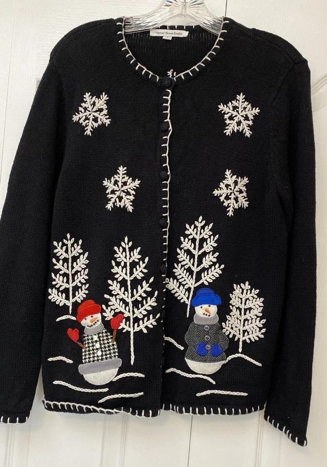 Cárdigan suéter mediano Mercer Street Studio para mujer negro con botones de Navidad Foto 3 de 4