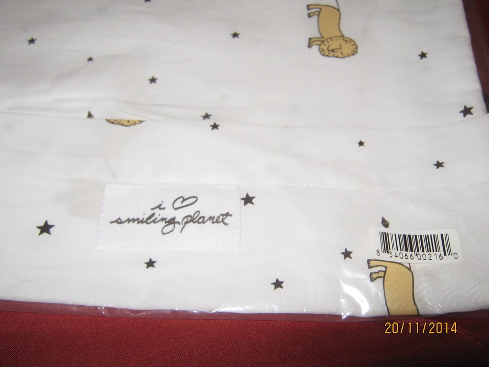 BATA SMILING PLANET con Capucha, Sábana Ajustable y Funda de Almohada 100% ORGÁNICA (Juego de 3) Foto 3 de 4