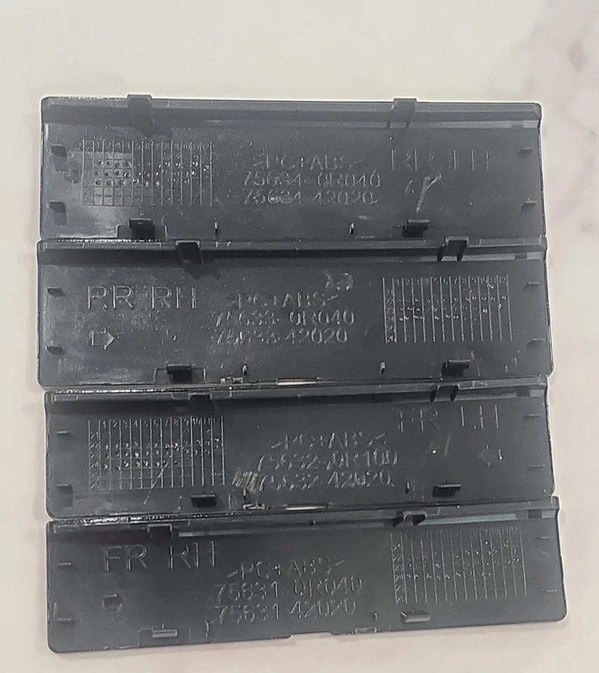 2023-2026 TOYOTA BZ4X tampa de enfeite lateral de teto com ferramenta CONJUNTO DE CAPA PRETA FABRICANTE DE EQUIPAMENTO ORIGINAL - Imagem 4 de 4
