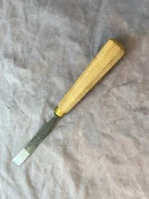 VINTAGE CARVING CHISEL 5/8 INCH WIDE  NO 1 MARKED AUSTRIA - VERY GOOD CONDITION