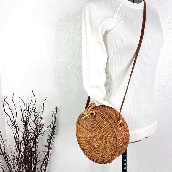 Circular Hand Woven Rattan Wicker Straw Basket Bohemian Crossbody Bag