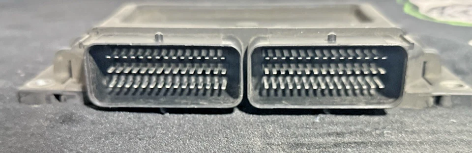 CALCULATEUR MOTEUR RENAULT 1.9d F8Q R04010031E 7700105955 80838E DCU3R A DECODER - Photo 3/4