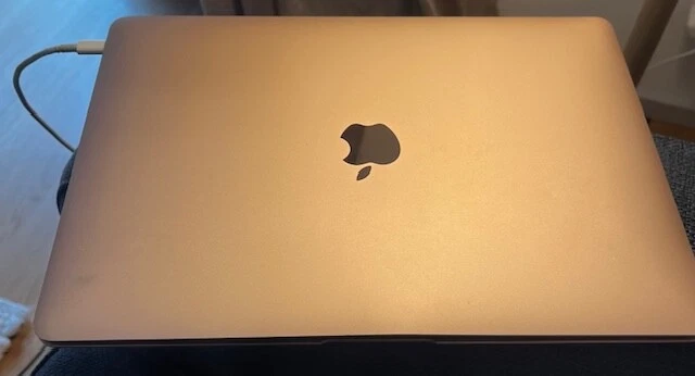 Apple Macbook Air 13 Zoll, Retina, Gold, Bildschirm kaputt, 2018 - Bild 2 von 4