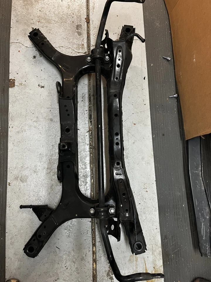 Toyota Prius Prime 2017-2020 OEM subchasis delantero/montaje Crossmember Foto 2 de 4