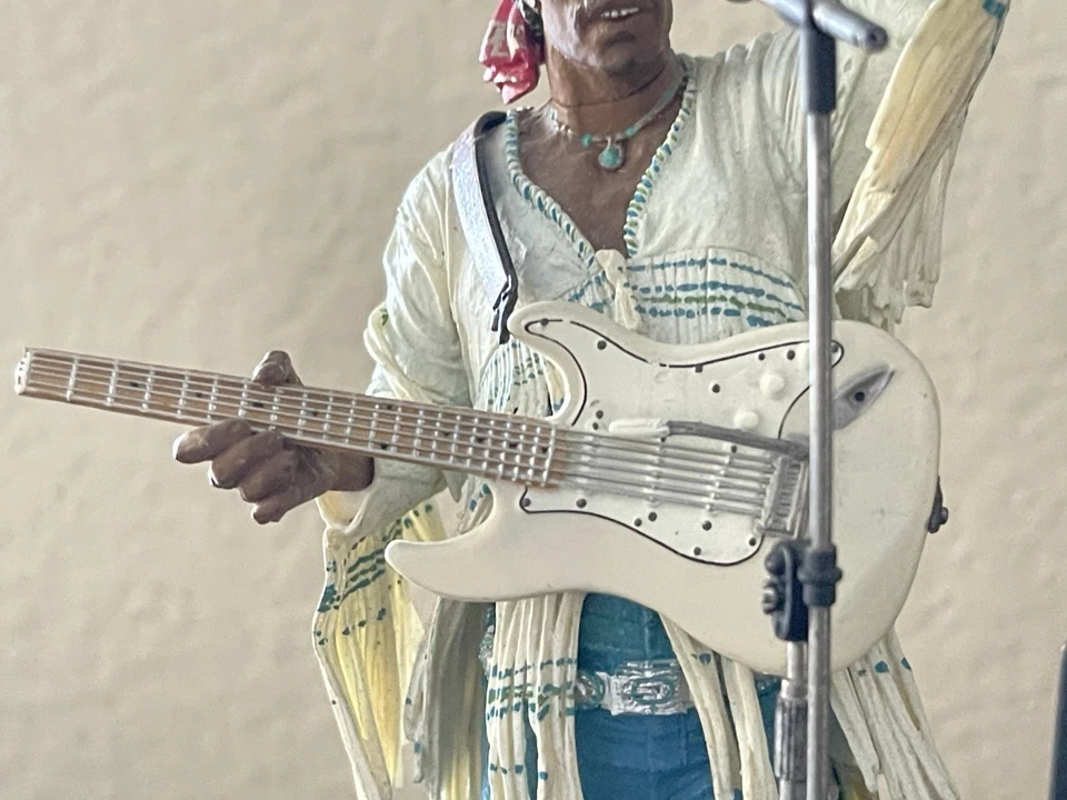 Figura de acción suelta MCFARLANE TOYS JIMI HENDRIX 1969 WOODSTOCK + ESCENARIO 2003 Foto 3 de 4