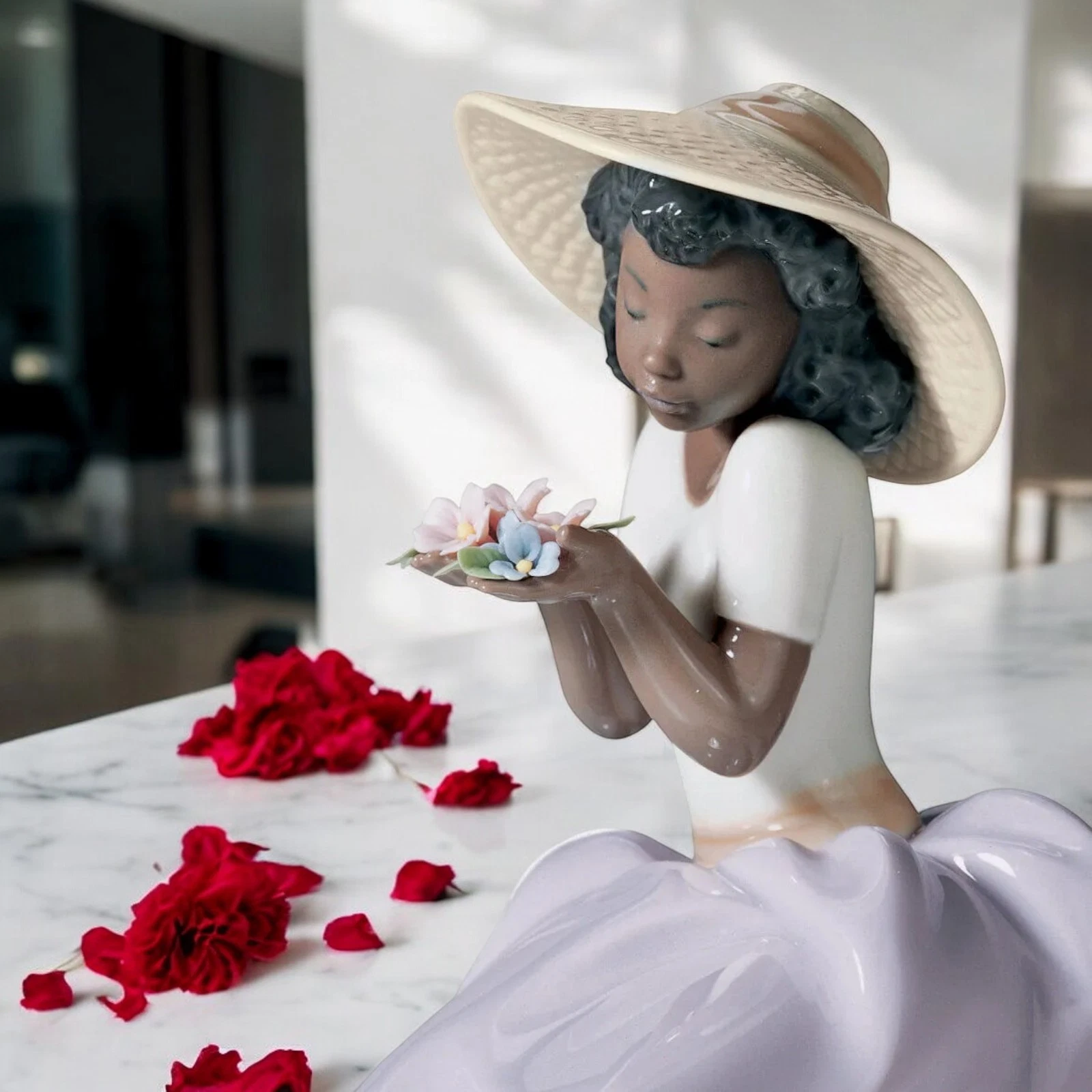 Lladro Sweet Fragrance Sculpture - Thumbnail 5