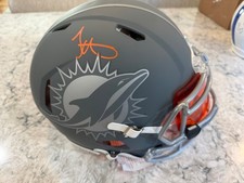 Casco auténtico firmado por Tyreek Hills gris pizarra delfín envío gratuito con visera. Certificado de autenticidad Beckett