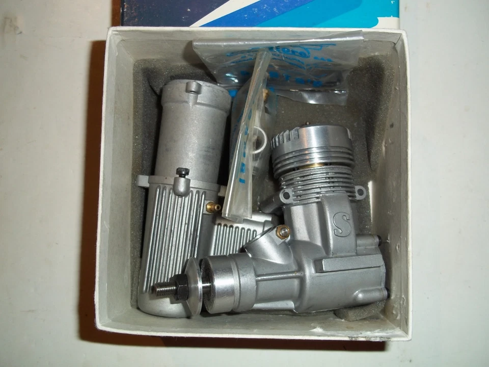 SUPER TIGER 40 NEW OLD STOCK REMOTE CONTROL MODEL AIRPLANE ENGINE BEAUTIFUL - Image 2 of 4