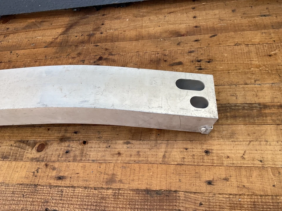 Barra de refuerzo de parachoques trasero Nissan Rogue 2008-2013 Foto 4 de 4