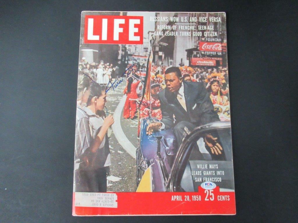 Willie Mays Signed 4/28/58 LIFE Magazine Autograph Auto PSA/DNA AH44227