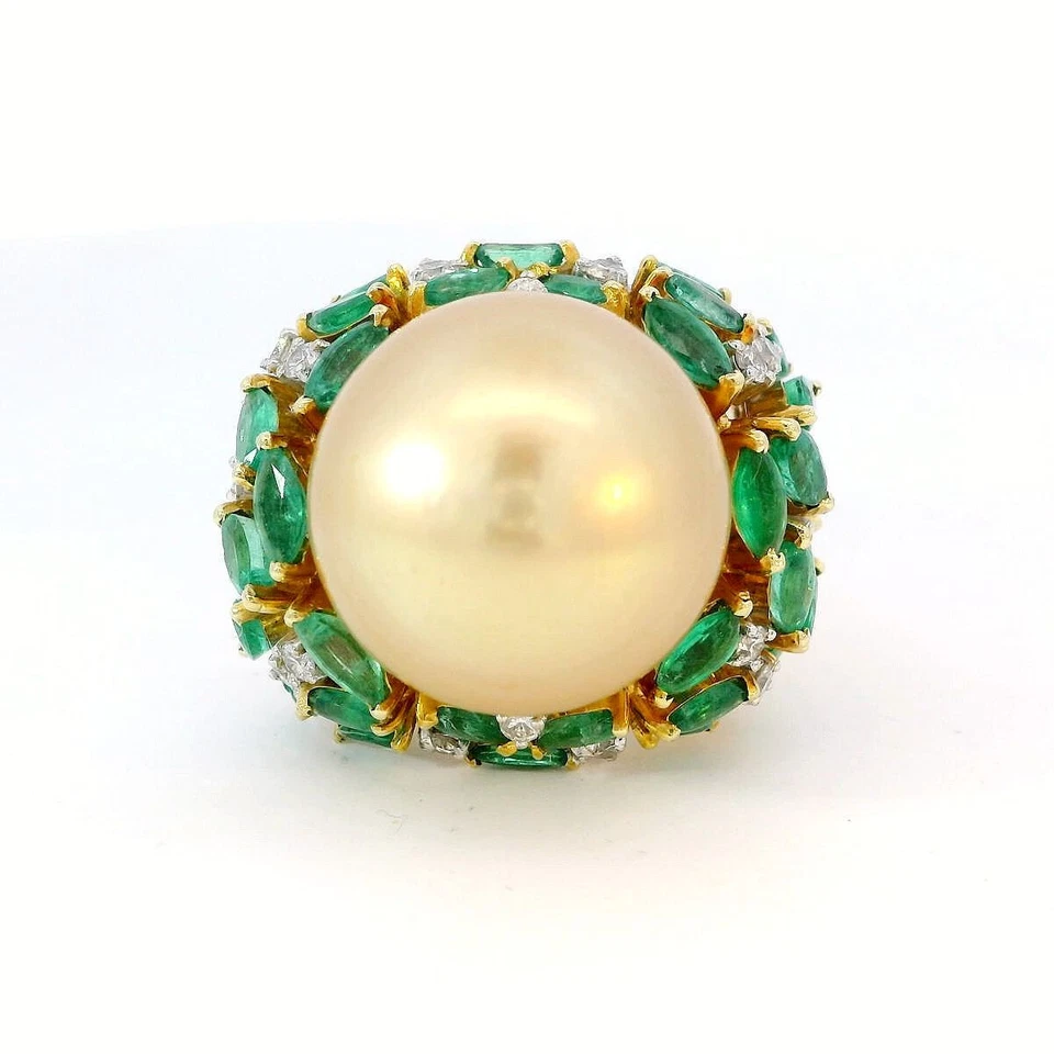 Anillo de cóctel vintage de oro amarillo de 18 quilates de 16 mm con perlas doradas del Mar del Sur con esmeralda Estate Foto 4 de 4