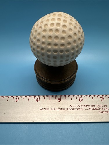 Vintage Golfball auf Holzsockel Skulptur Statue/Figur/Briefbeschwerer - Bild 1 von 3