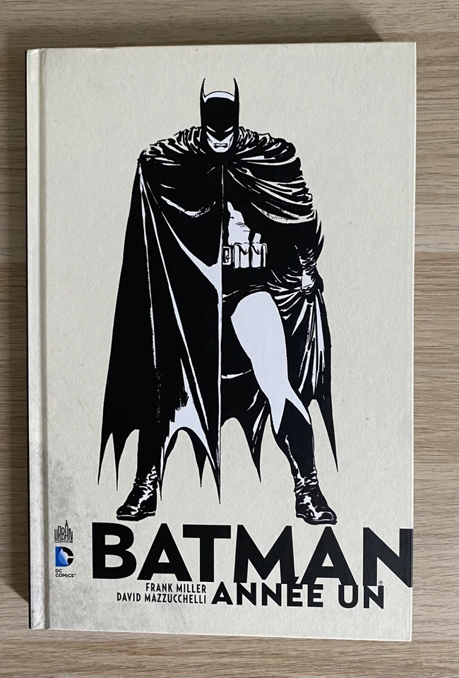 BD + Blu Ray Batman Année un, Miller/Mazzuccelli, éditions Urban Comics 2012 - Photo 1/4