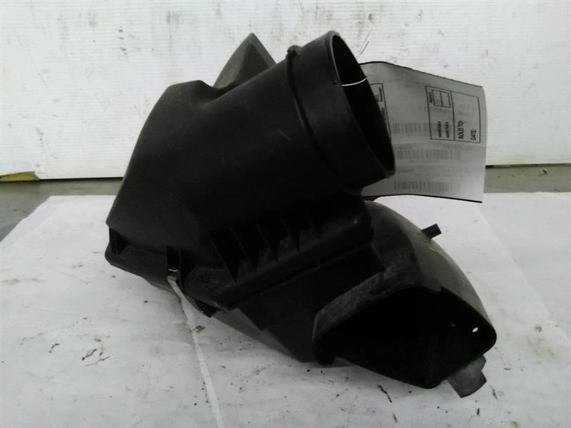 Purificador de aire BMW 330i 19 sedán 2,0 litros Foto 2 de 4