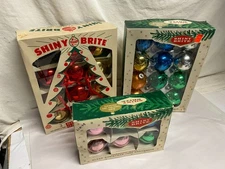 Lot Of 29 Shiny Brite Ornaments In 3 Boxes.