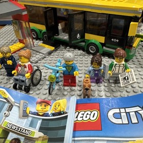 LEGO City 60154 Bus Station 100% Complete Box & Instructions Excellent Condition