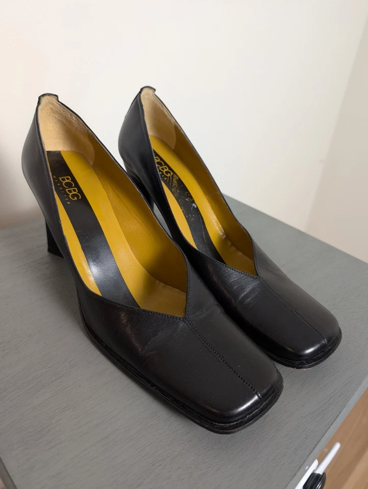 Tacones vintage años 80 Y2K BCBG cuero negro punta cuadrada talla 8,5 Foto 2 de 4