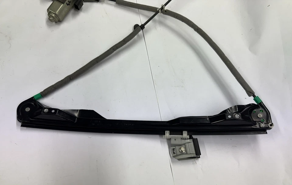 Ford Focus MK1 RS 2 Door L/H Electric Window Regulator 1331618 Genuine NOS  - Image 2 of 4