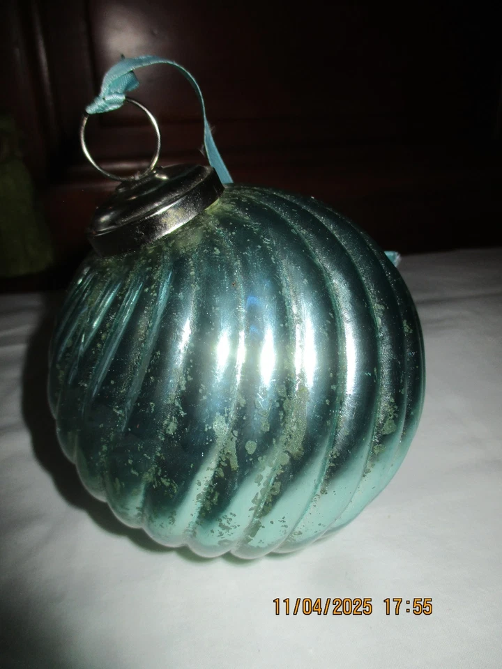 2 Anciennes boules de Noël en verre soufflé moulé torsadé églomisé  Diam 10 cm - Photo 4/4