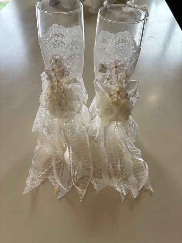 Lace Bide and Groom Wedding Champagne Toastng Flutes Glasses. EUC