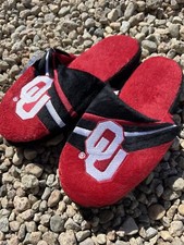 Oklahoma University NCAA striped plush slippers slip on mens size small foco