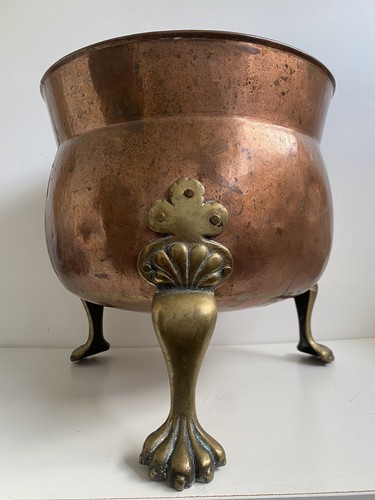 19th Century Copper Cauldron Jardiniere with Brass Paw Feet - Picture 6 of 13