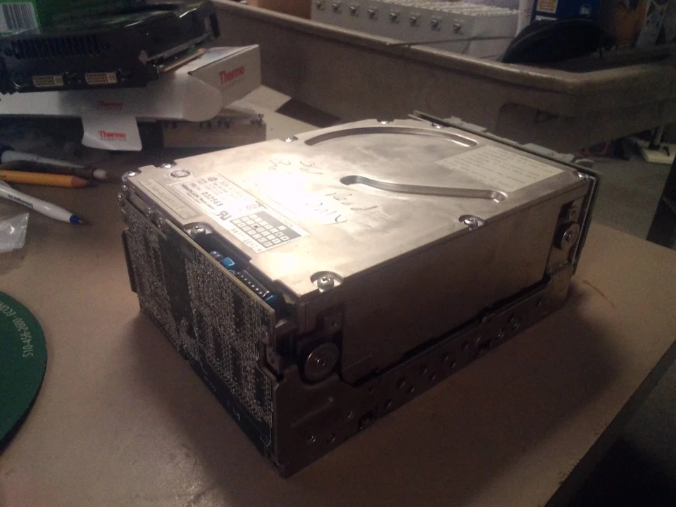 Hitachi DK512S-17 170MB SMD 5.25" Disk Drive - Image 2 of 4