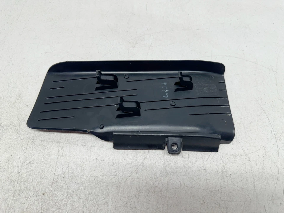 H40816 2012-2019 Volkswagen Beetle PAINEL DE ACABAMENTO DE DESCANSO PARA OS PÉS 5C1864777A FABRICANTE DE EQUIPAMENTO ORIGINAL - Imagem 4 de 4