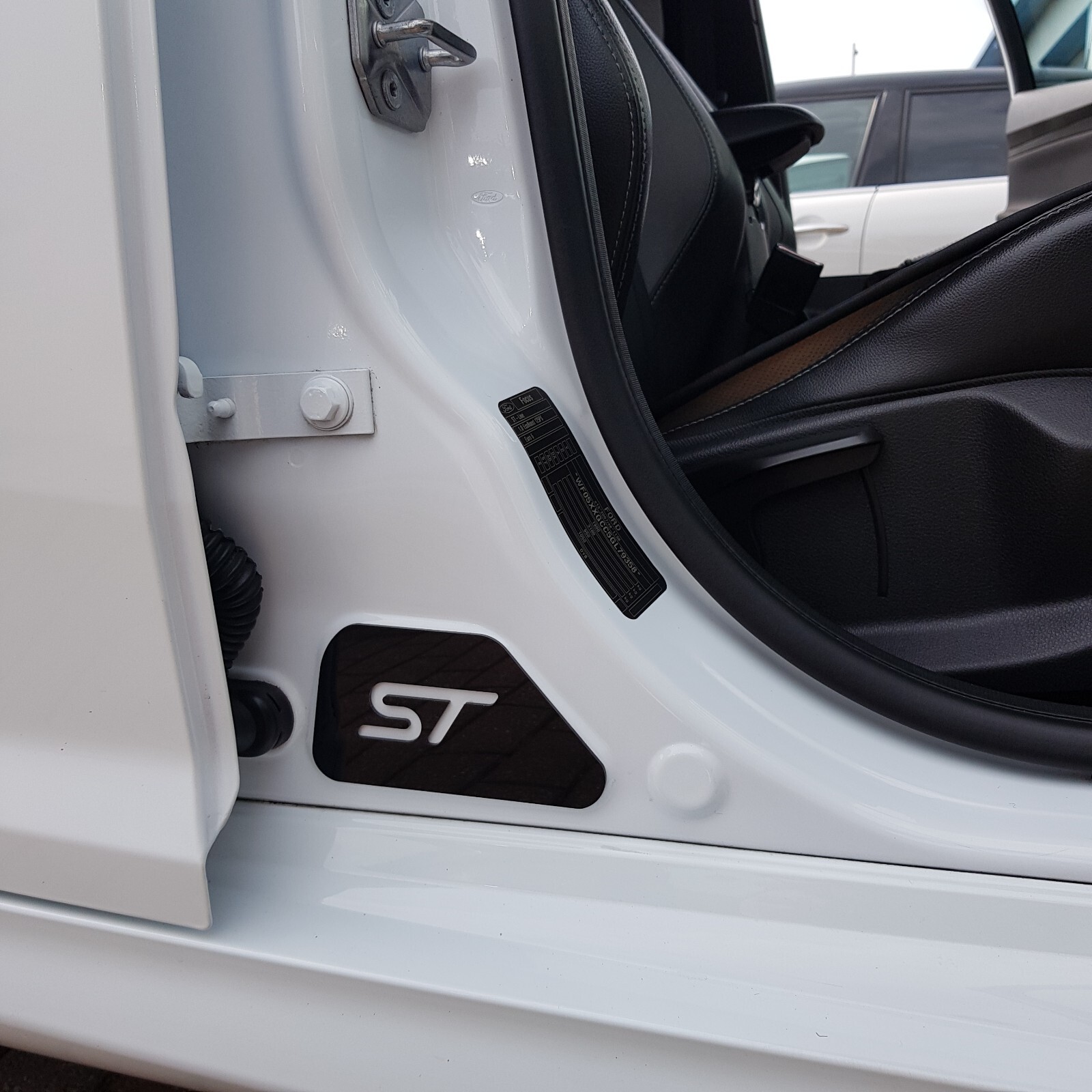 Mk3/3.5 Ford Focus ST Door Sill Plates (ST Logo Cutout) Gloss Black