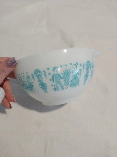 Vintage pyrex amish butterprint bowl 1 1/2 Pint.