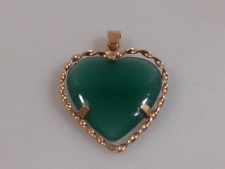 lg3/3 vintage heart pendant 14ct. Gold with Chrysoprase