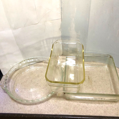 1970s Pyrex set of 3 diff size authentic glass baking dishes