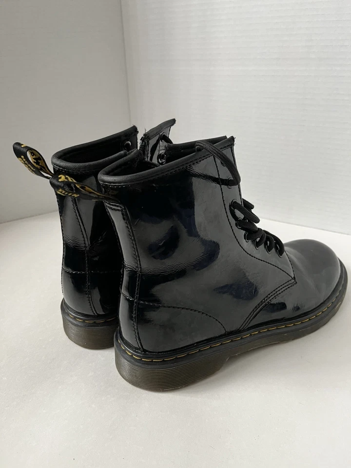 Botas de charol Dr. Martens para mujer, talla 5 Foto 2 de 4