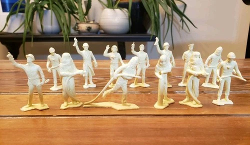 Vintage Marx Cape Canaveral White Bone Figures 54mm Lot VGC