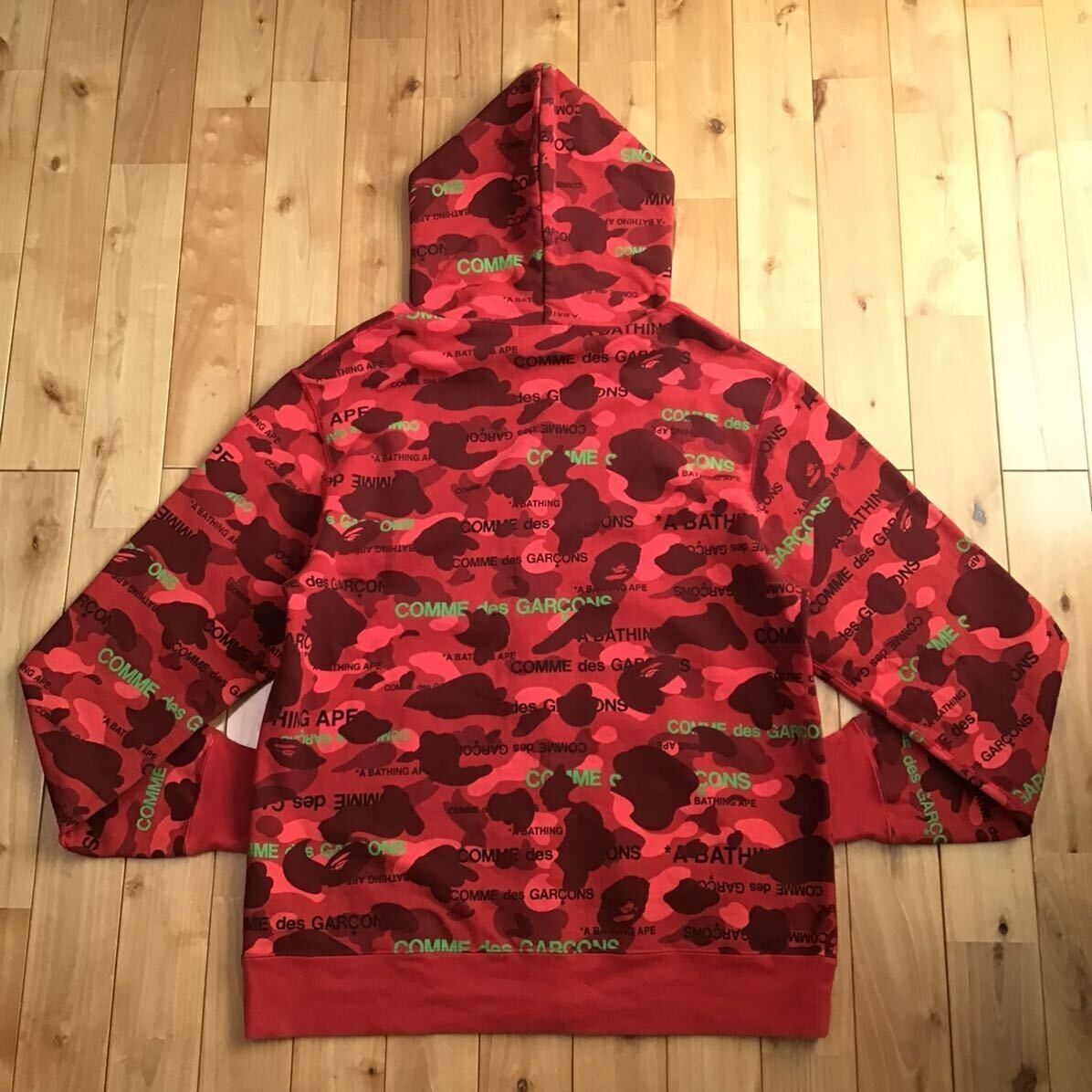 2022 CDG Osaka limited BAPE Red camo full zip hoodie A 2022 CDG Osaka limited BAPE Red camo full zip hoodie A