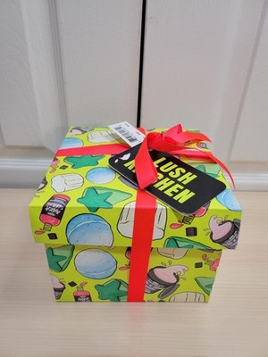LUSH KITCHEN Gift Set: Aura Suavis, Almond Coconut Smoothie, + Bath Bombs & Pins