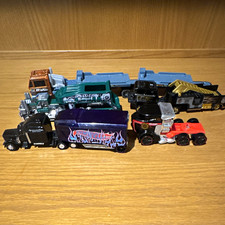 Lot of 5 Hotwheels Toy Trucks Semi Trucks w/ Trailers, Multicolor
