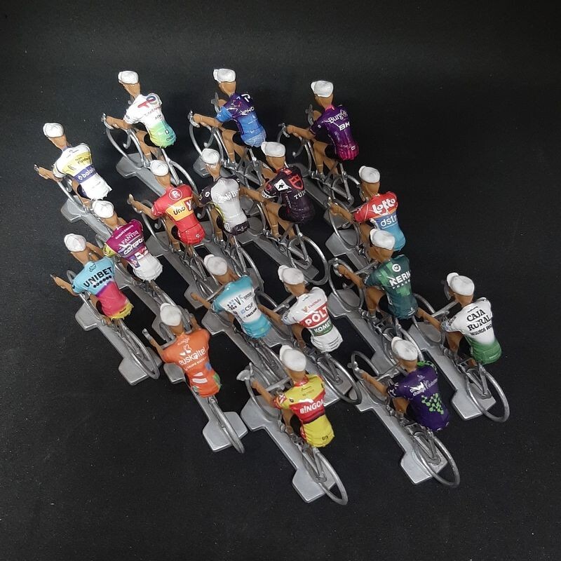 17 cyclistes miniatures Tour de France 2024 figurines de collection en plastique
