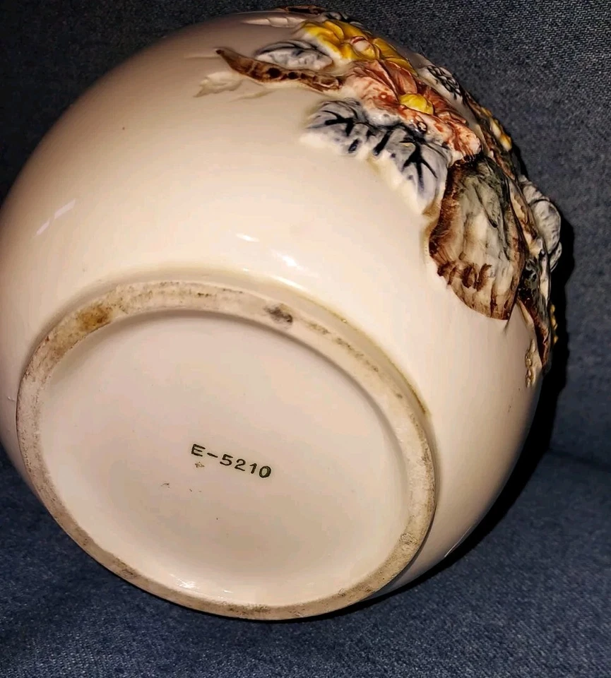 Винтажная керамическая 3D-ваза с цветочным дизайном керамика высота 6,5 дюйма ширина 6 дюймов - Изображение 3 из 3