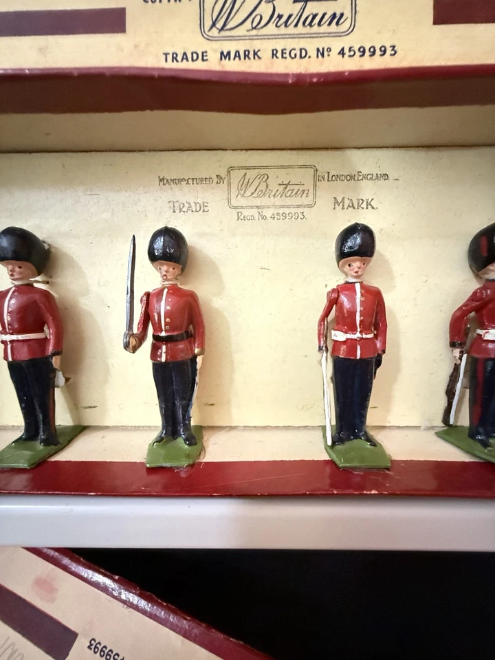 WBritain Pre 1970 THE COLDSTREAM GUARDS # 2082 - Image 4 of 4