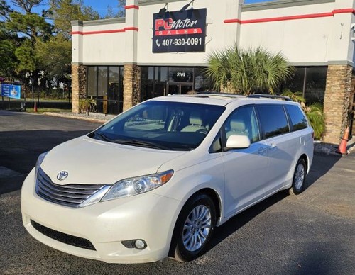 2017 Toyota Sienna XLE Premium Minivan 4D