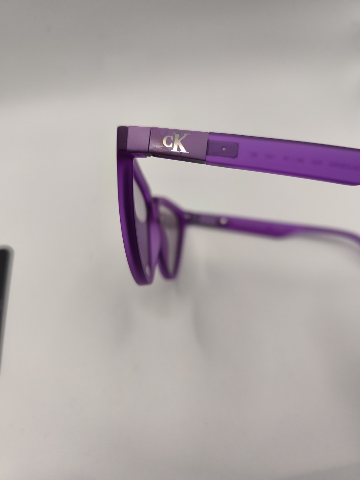 Calvin Klein Lilac Cats Eyes Sunglasses RRP £95 Brand New With Hard Case image 6